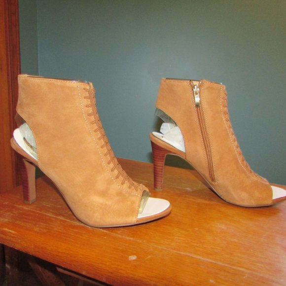 Quimby lace up style bootie - Picture 4 of 8